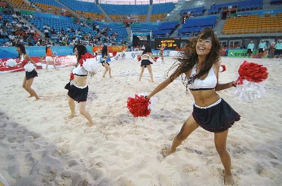 图文-沙排挑战赛沙排宝贝热情似火 火辣的舞