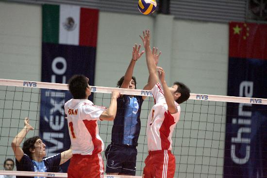 图文-世界青年男子排球锦标赛 中国二传手组织快攻