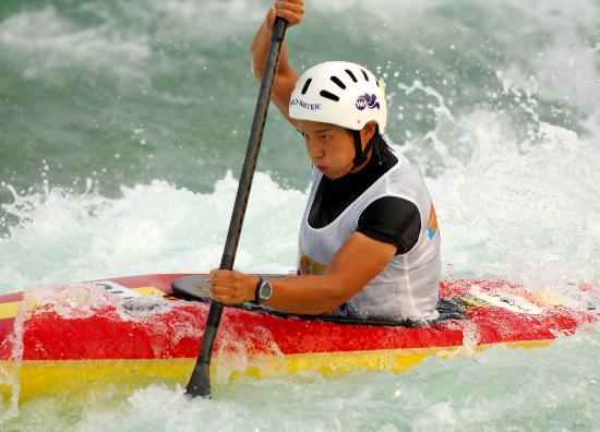 图文-李彤冲进女子单人皮艇半决赛 一鼓作气拼