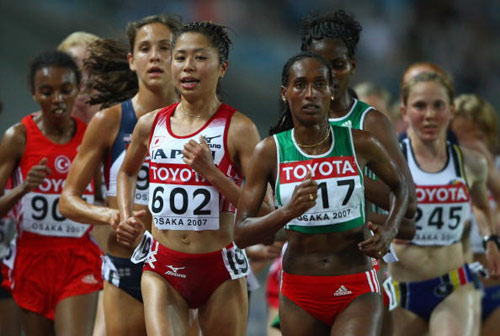 图文-世锦赛女子10000米决赛 大队人马向前冲