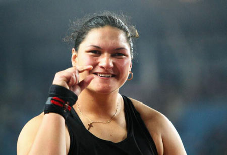 图文-田径世锦赛女子铅球决赛 维利的手势暗藏