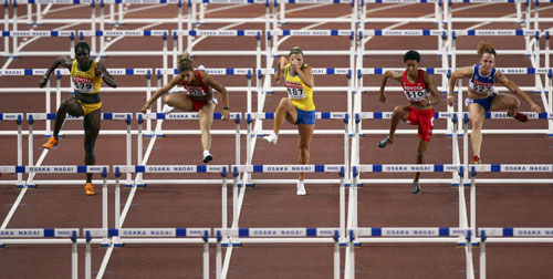 图文-田径世锦赛女子100米栏半决赛 你争我夺