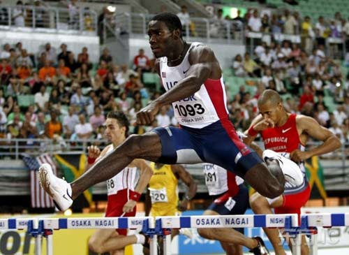 图文-田径世锦赛男子400米栏决赛 标准跨栏姿