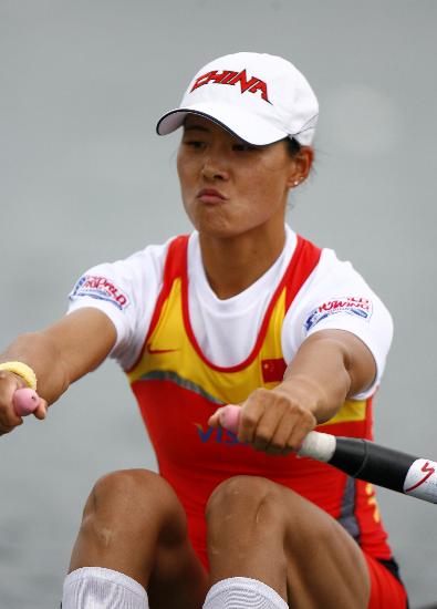 图文-赛艇世锦赛第五日战况 张秀云奋力向前划