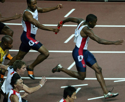 图文-男子4x100米接力预赛美国队就怕这时候出错