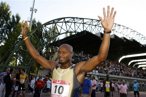 图文-牙买加鲍威尔破百米世界纪录飞人君临天下
