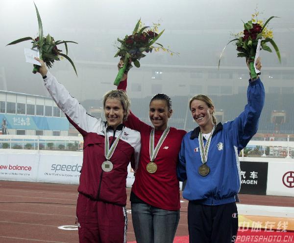 图文-现代五项世界杯女子组 冠亚季三花齐放_