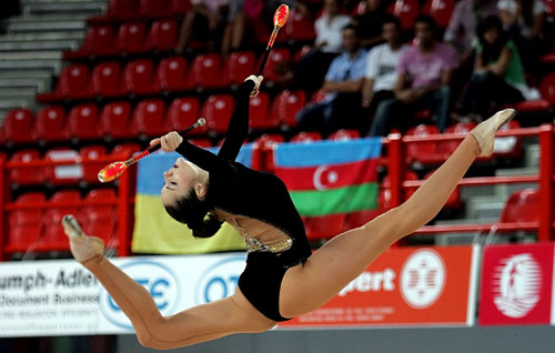 图文-艺术体操世锦赛棒操决赛 贝索诺娃飞天舞_综合体育_NIKE新浪竞技风暴_新浪网