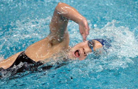 图文-奥运资格赛女子400米自由泳 尤美宏向终点冲刺