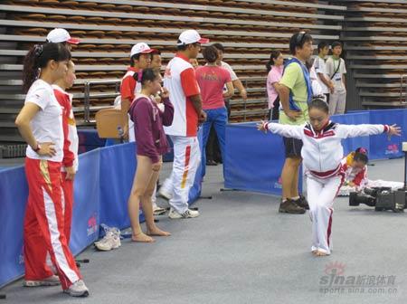 图文-刘璇担任六城会体操裁判 冠军李姗姗