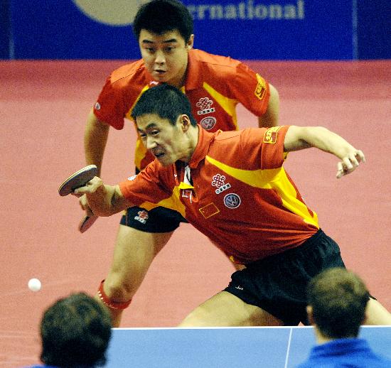 图文-世界杯赛中国男乒胜俄罗斯 王励勤\/王皓搭