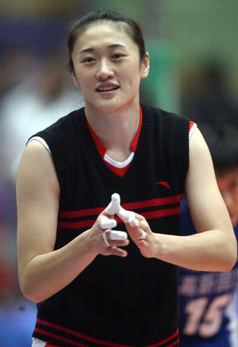 图文0708全国女排联赛辽宁23负江苏刘亚男场外加油