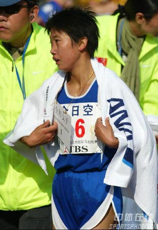 图文-北京马拉松赛赛况直击陈荣平静夺得女子冠军