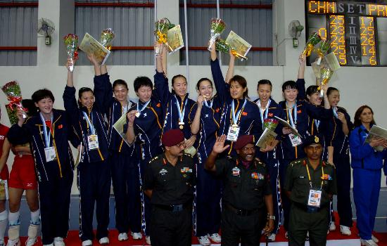 图文-军运会女子排球中国队夺冠 领奖台成为欢