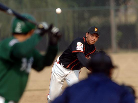图文-棒球全国锦标赛天津队夺冠 北京球员在投
