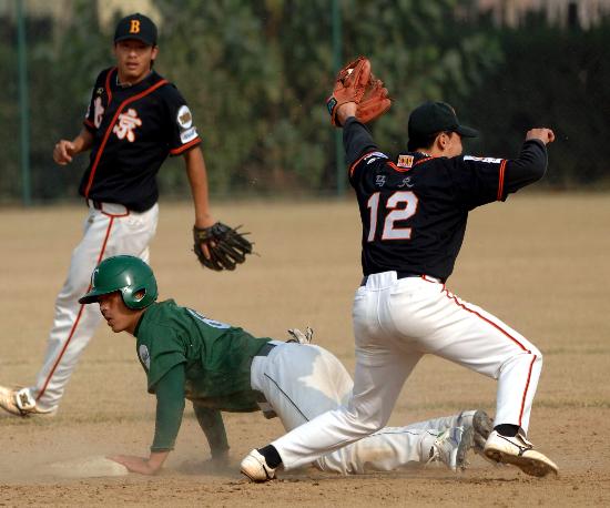 图文-棒球全国锦标赛天津队夺冠 北京队球员(右