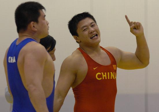 图文-六城会摔跤男子自由式96公斤级 乌云毕力格