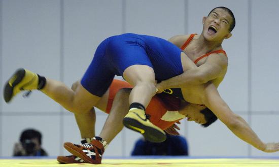 图文-六城会男子自由式摔跤96公斤 乌云毕力格