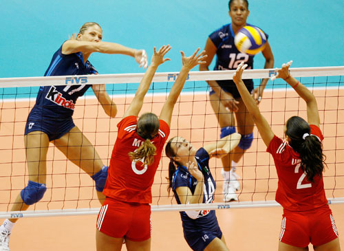 图文-女排世界杯意大利3-0秘鲁 意大利队强攻得