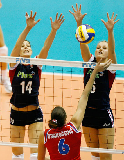 图文-女排世界杯波兰3-2塞尔维亚 双人拦网奏效