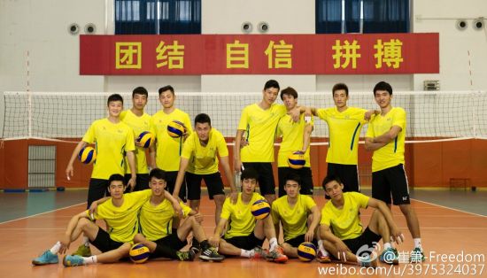 图文-山东体彩男排拍摄宣传照 团结自信拼搏