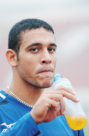 天津火线签下查尔斯 雅帅祭出全新外援前锋组