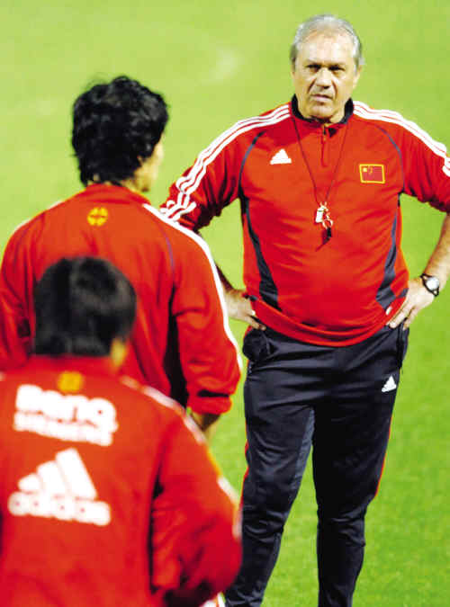 杜伊对老朱抢人颇有微辞:为何放弃李金羽选择