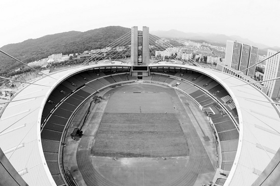 黄龙体育场更换全部夏季草皮 护草封场静待中国女足