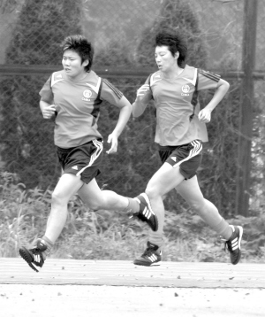 中国体育报:中国女足打世界杯靠什么?_评论-报