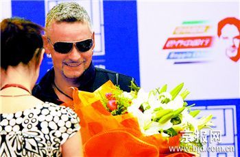 巴乔40岁偶像风采依旧：阔别12年中国变得更漂亮