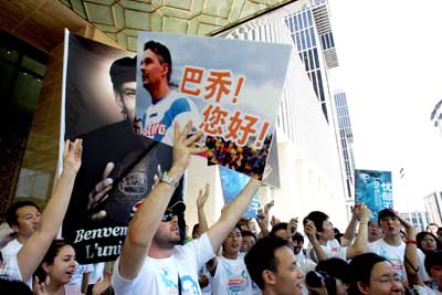 马尾辫虽剪酷容不改12年后再见忧郁王子已生华发
