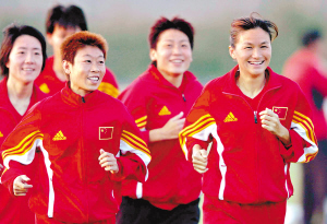 前中国女足球员 赵利红 评 球