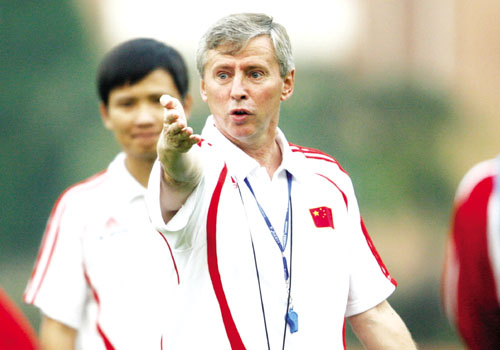 红星兄弟连 全面执掌国足 福拉多不满国脚基本