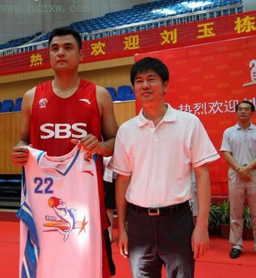 刘玉栋参加浔兴首次训练 晋江市委书记亲自看