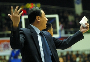 王非讽刺八一队防守技巧 阿的江:是你教的吧