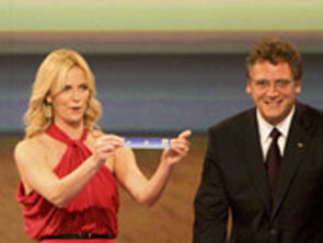 南非世界杯主题曲欣赏 唱响《飘扬的旗帜》|w