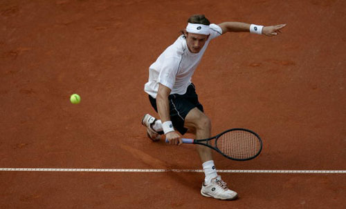 图文-奔驰杯红土赛19日战况 西班牙王子的轻盈