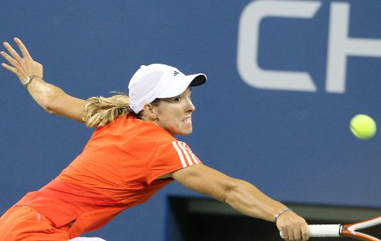 图文-美国网球公开赛女单决赛 海宁在比赛中回