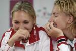 图文-联杯决赛俄意赛前发布会库兹娃与队友耳语