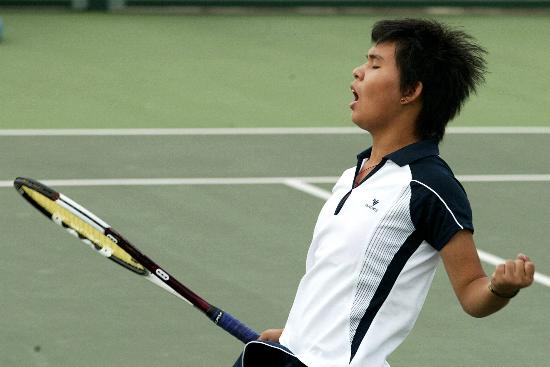 图文-中国选手获网球女双第一组冠军 林清华庆