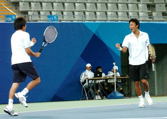 图文-国际网联巡回赛陈迪男双夺魁 陈迪欢庆胜