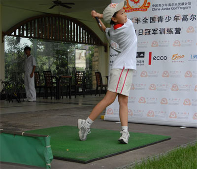 中高协汇丰青少年高尔夫夏令营普及班成都站开