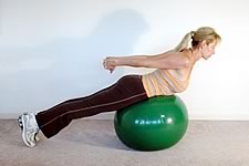 球技-锻炼腹部及背部肌肉姿势达到单平面挥杆水平