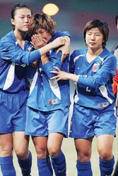 上海女足十运会仅获第三,队员们流下伤心泪 上海女足十运会仅获第三,队员们流下伤心泪