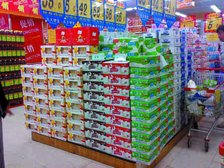 现在，各类奶制品在市场中琳满目