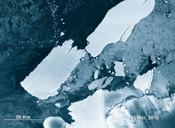 2010年3月1日，撞裂的部分完全脱离 