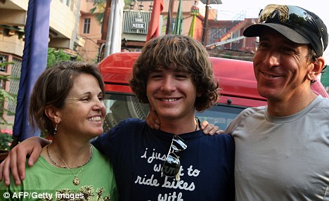 父亲保罗和继母卡琳将陪伴乔丹·罗梅洛登峰