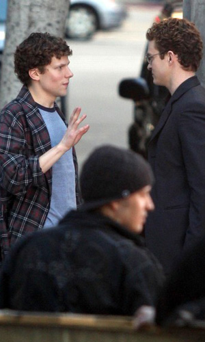 剧照：“马克·扎克伯格”与“肖恩·帕克”。（资料图）