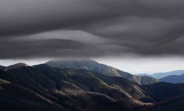 八月：羽毛顶山奇异云顶