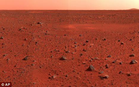 美宇航局“勇气”号探测器全景摄像机拍摄的火星照片